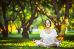 开云体育官方网站-我明白了。你需要一个能将这两个看似毫无关联的事件，巧妙且唯一地串联起来的创意文章。以下是我的构思