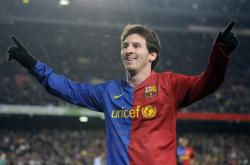 开云体育下载-佩雷兹状态火热引爆赛场，阿斯顿马丁逆袭翻盘梅赛德斯