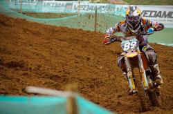 开云体育登录-当天空蓝遇上天际蓝，一场跨越维度的绿茵对话