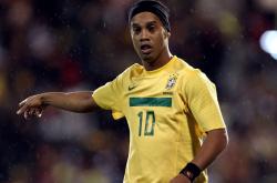 开云APP-神话在伦敦夜空重演，当希腊铁骑踏碎斯坦福桥，伊布用不老传说刺破时间之墙