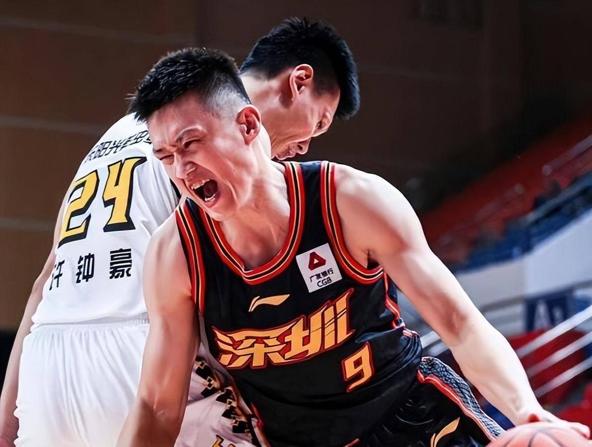 CBA赛场上瞬息万变，球员们面对挑战勇往直前的简单介绍