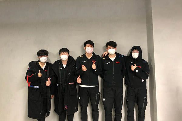 FLY横扫T1，Peanut线上压制力十足峡谷大战成都决赛之夜，留下经典瞬间的简单介绍