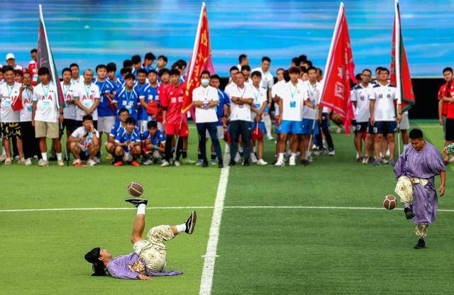 顶级足球联赛的激情比赛引发热议的简单介绍