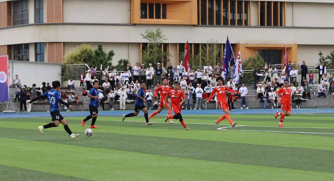 顶级足球联赛的激情比赛引发热议的简单介绍