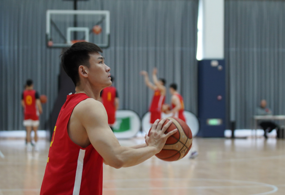 经验老到球员发挥稳定,成为比赛关键 经验老到球员发挥稳定,成为比赛关键