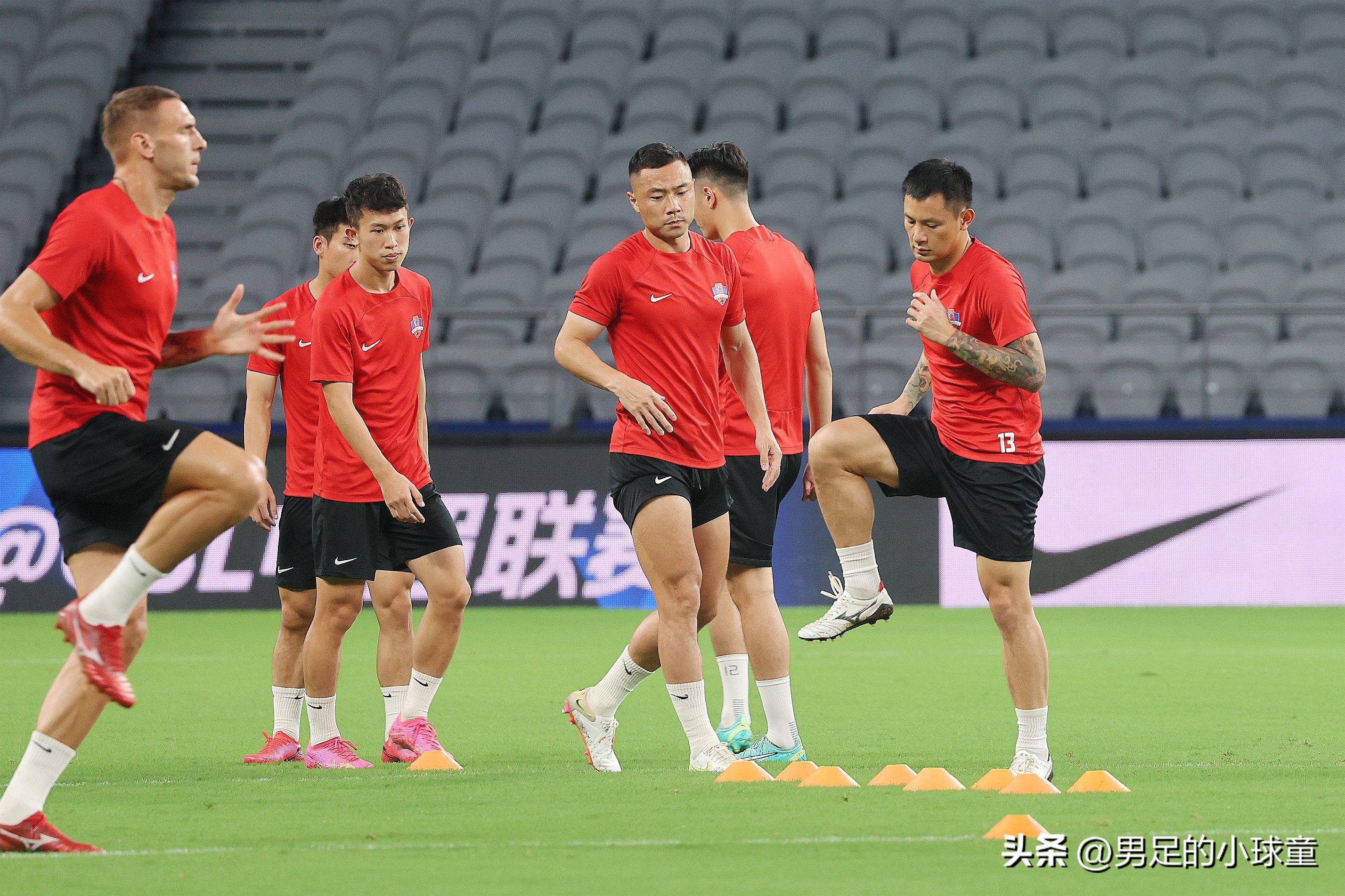 中超球队教练举办公开训练课活动