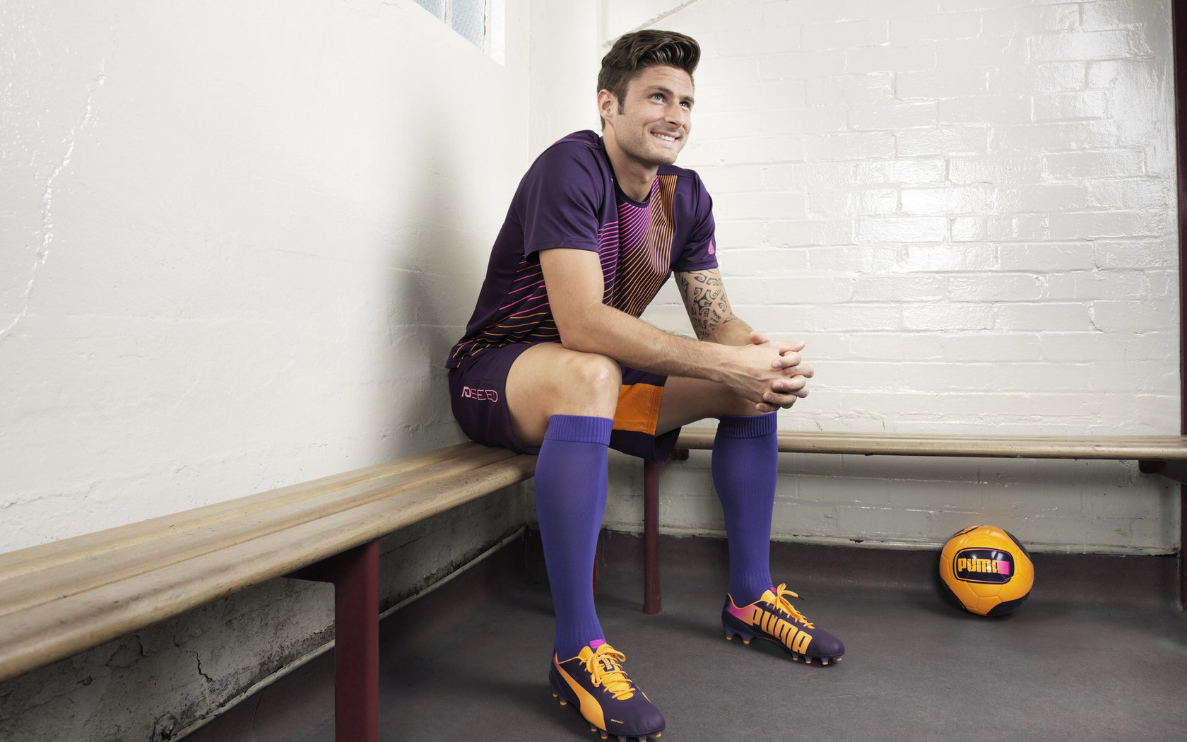 当欧冠半决赛哨响时，篮筐下的伦纳德开始燃烧