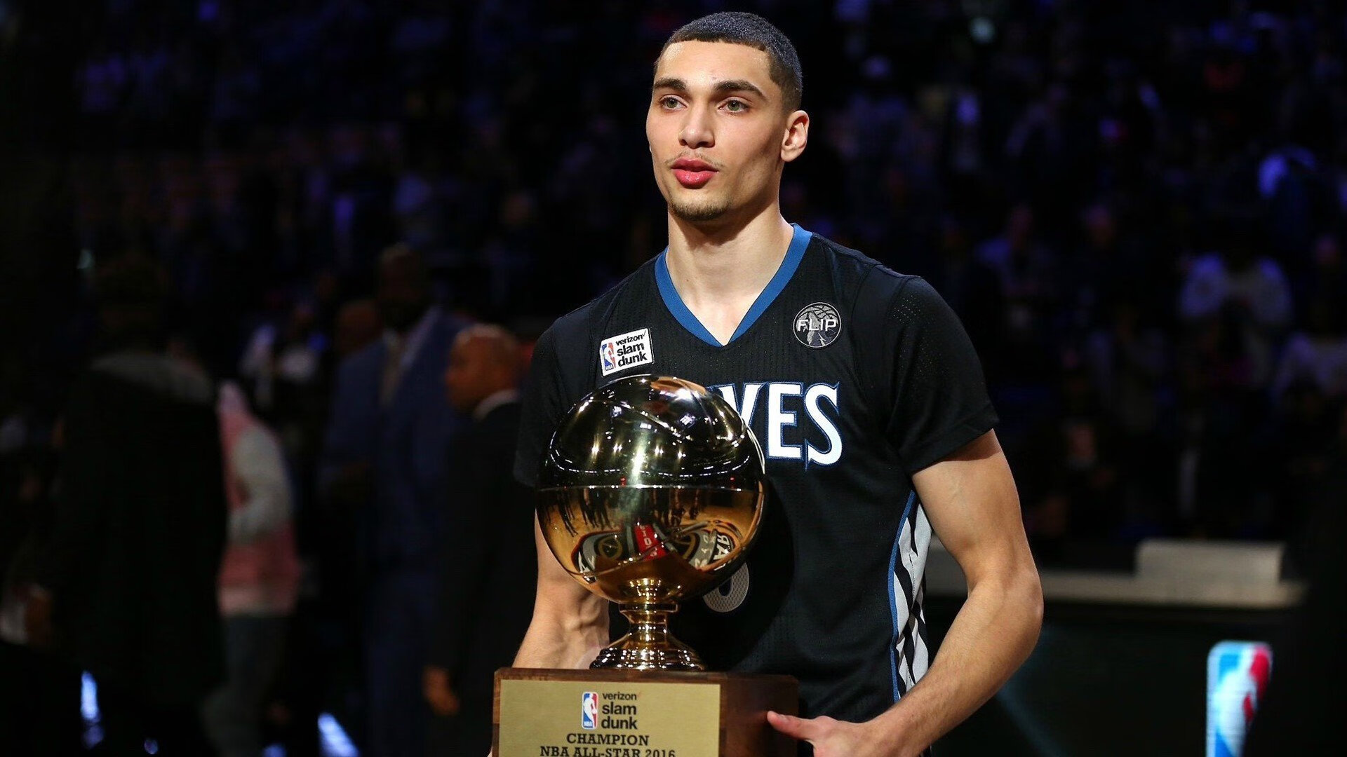 篮球的三个版本,雄鹿粉碎灰熊,库里在总决赛开辟新维度