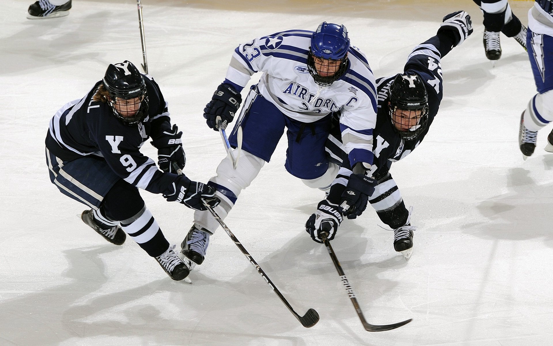 长镜头对决,当梅赛德斯与红牛二队的攻防成为比赛核心,拉塞尔改写的何止纪录?