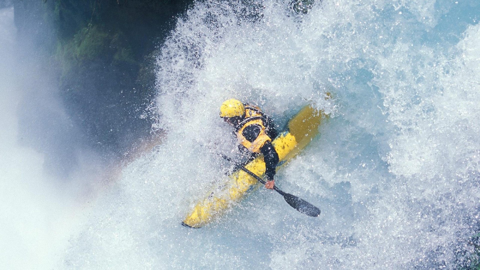 跨界的弧线，当王皓的直拍划破绿茵场